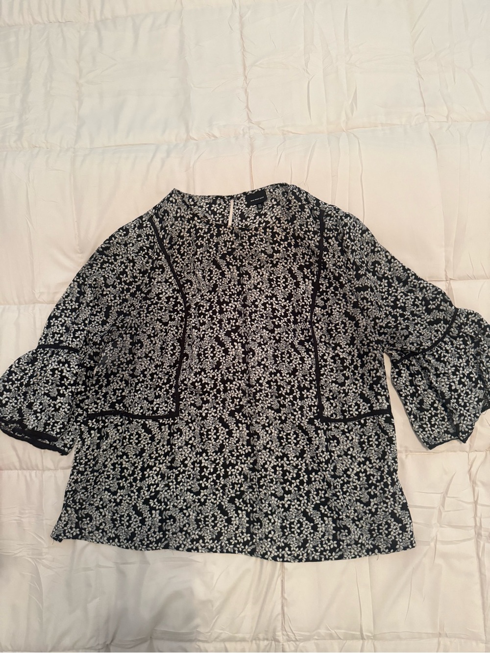 Who What Wear Black and White Floral Bell-Sleeve Blouse